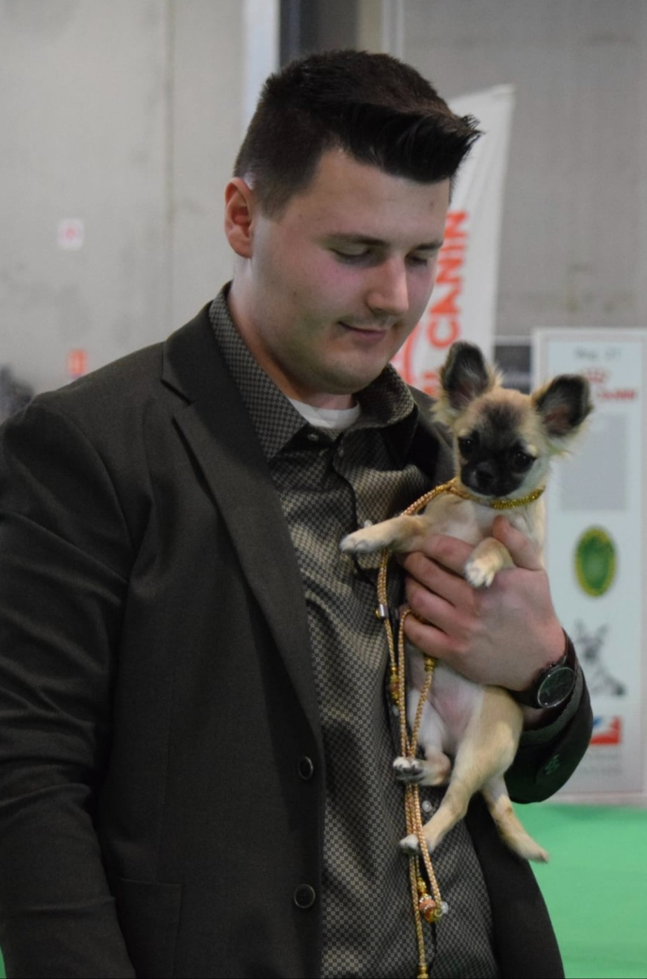 A Flower Bomb Des Petits Saints Du Noble Lewis